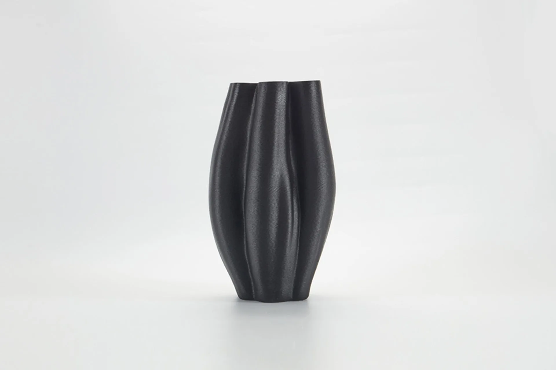 A The Foundry House La Mer Vase Ebony