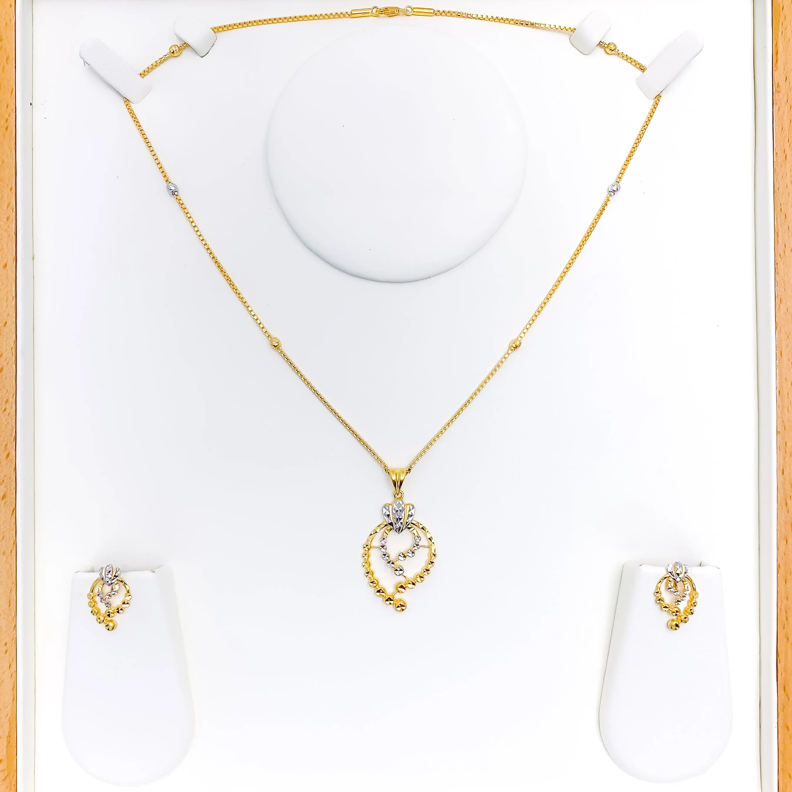 Attractive Open Paisley Drop Necklace Set