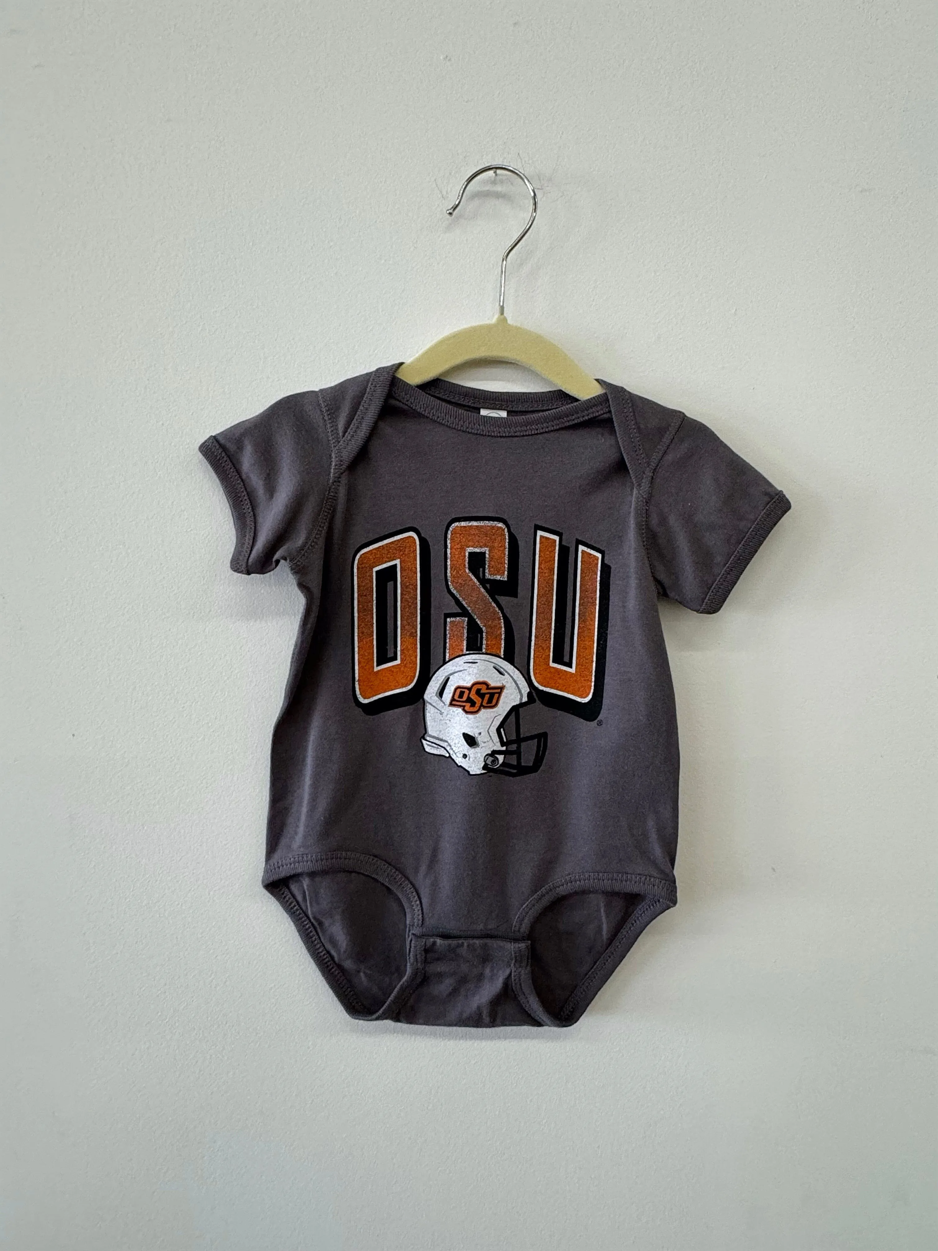 Children's OSU Cowboys Helmet Fade Charcoal Onesie