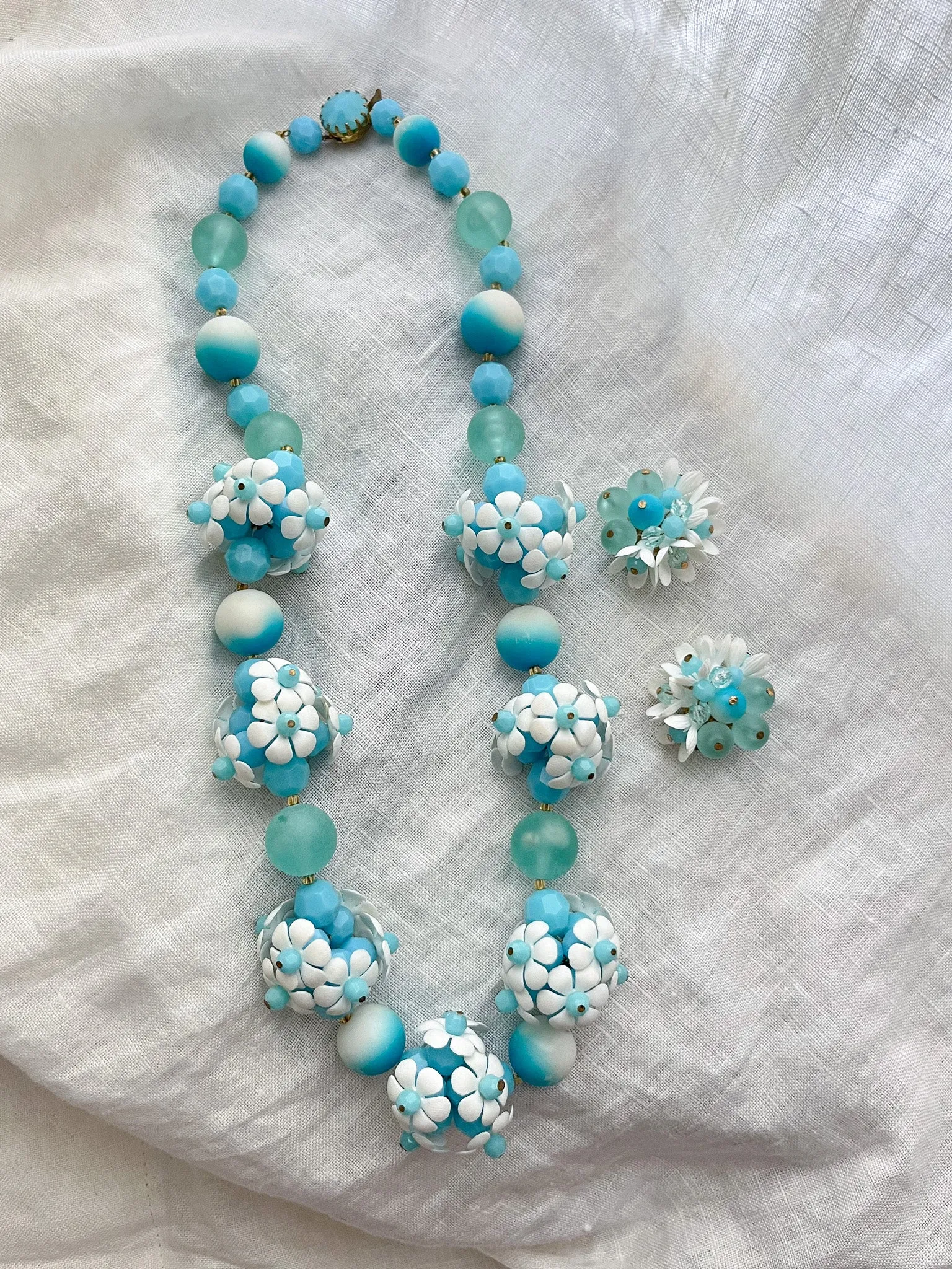 Cutest 1950's Blue White Daisy Austria Necklace & Earring Set / OS