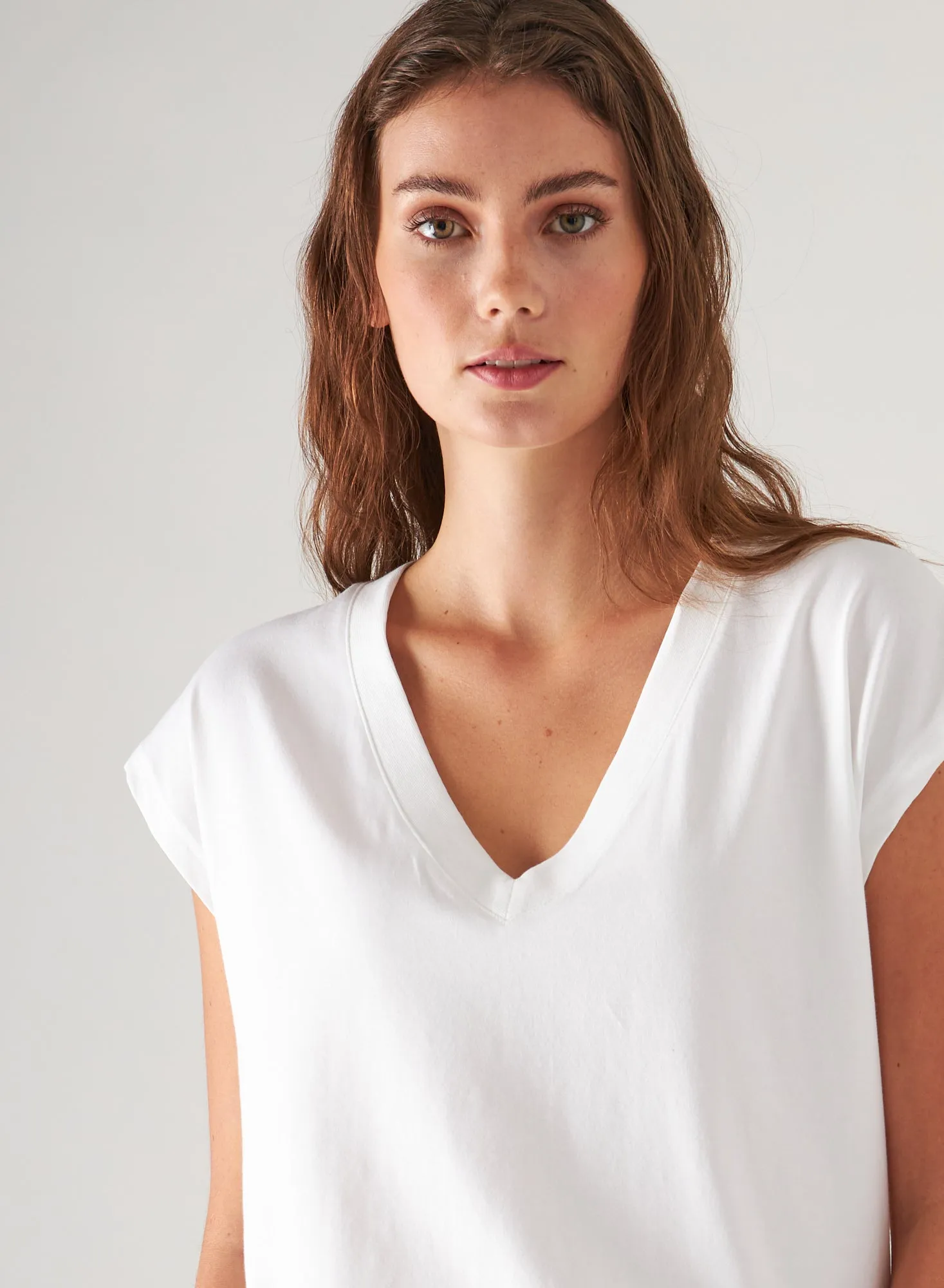 PIMA COTTON STRETCH DOLMAN V-NECK T-SHIRT